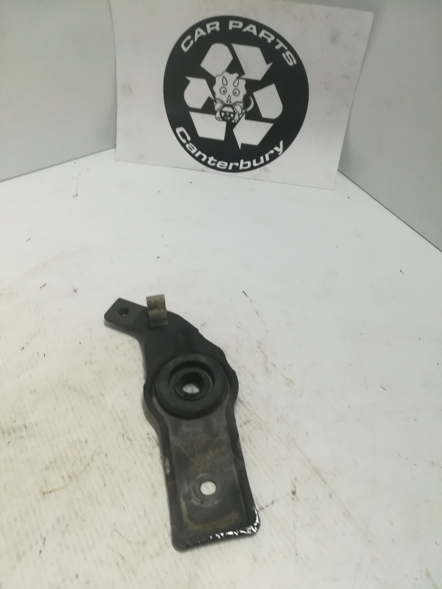 Radiator Mount L