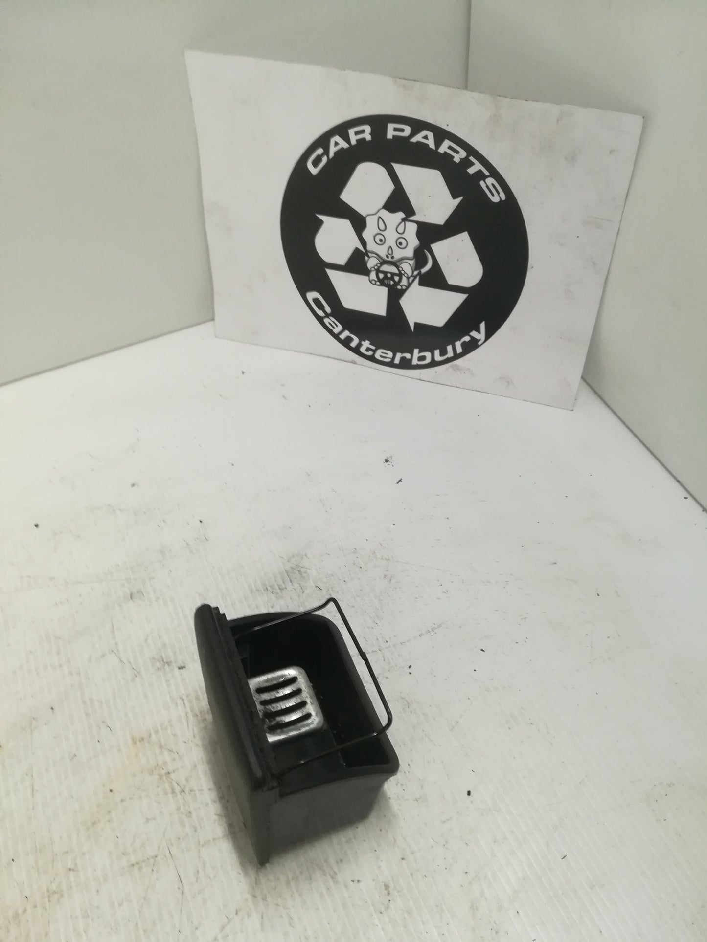 Ashtray - tm #3666962035