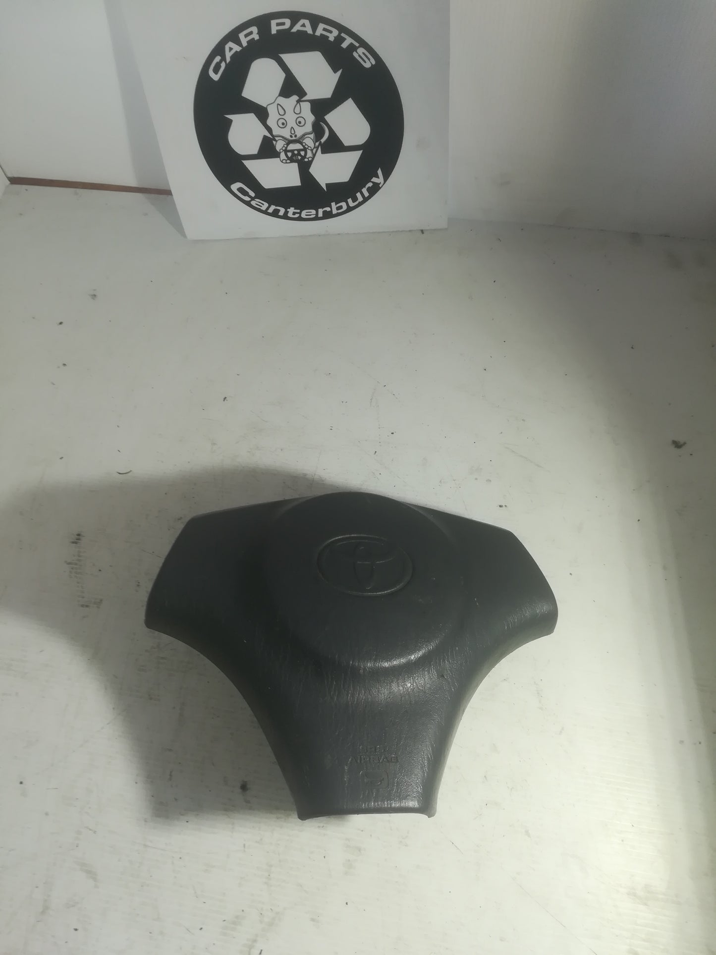 Steering wheel airbag