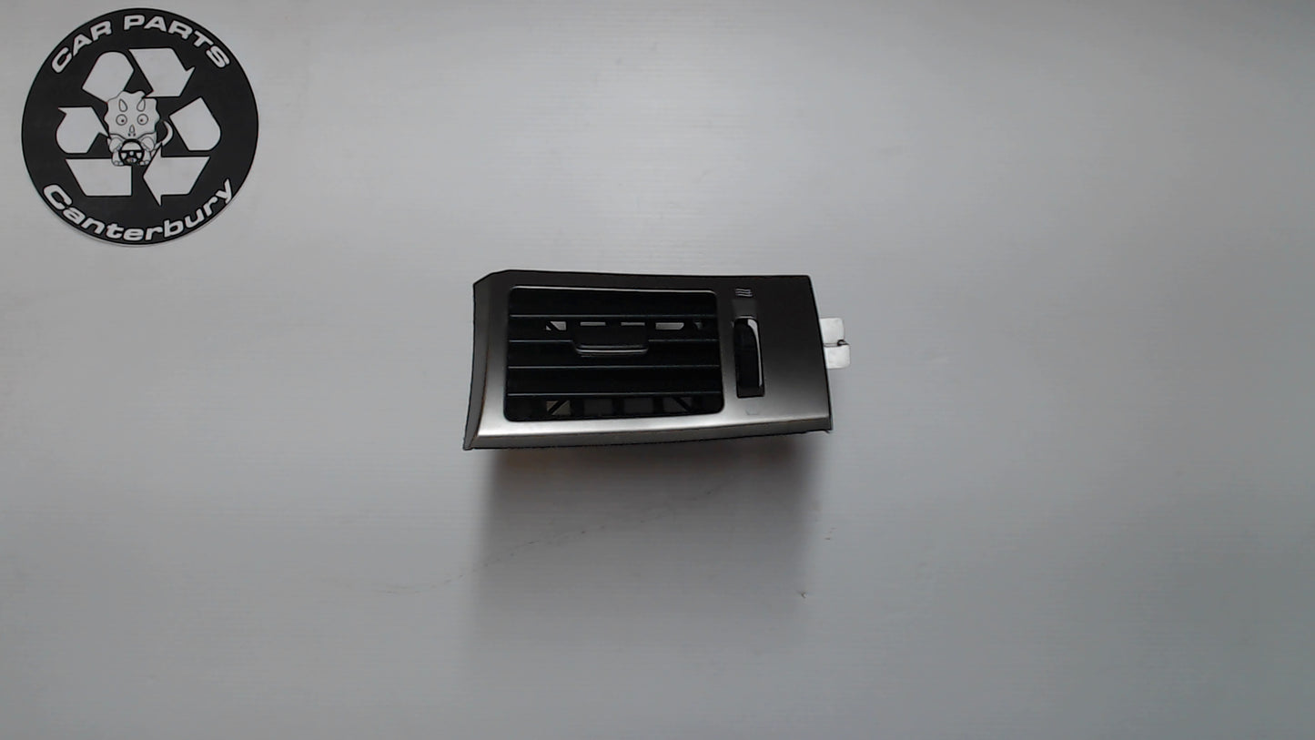 Dashboard Vent R 68760-1A100