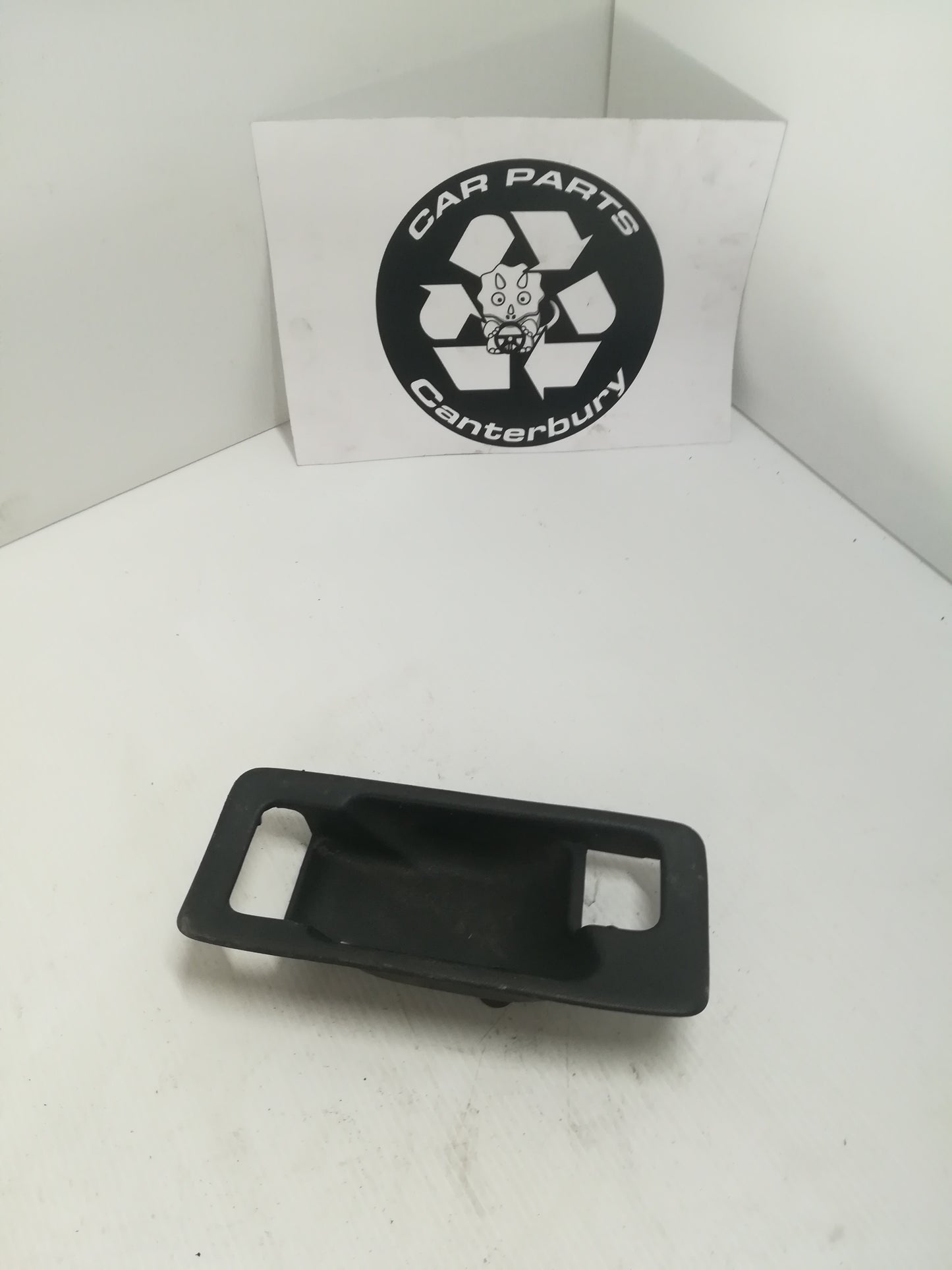 Interior Trim - Door Handle L