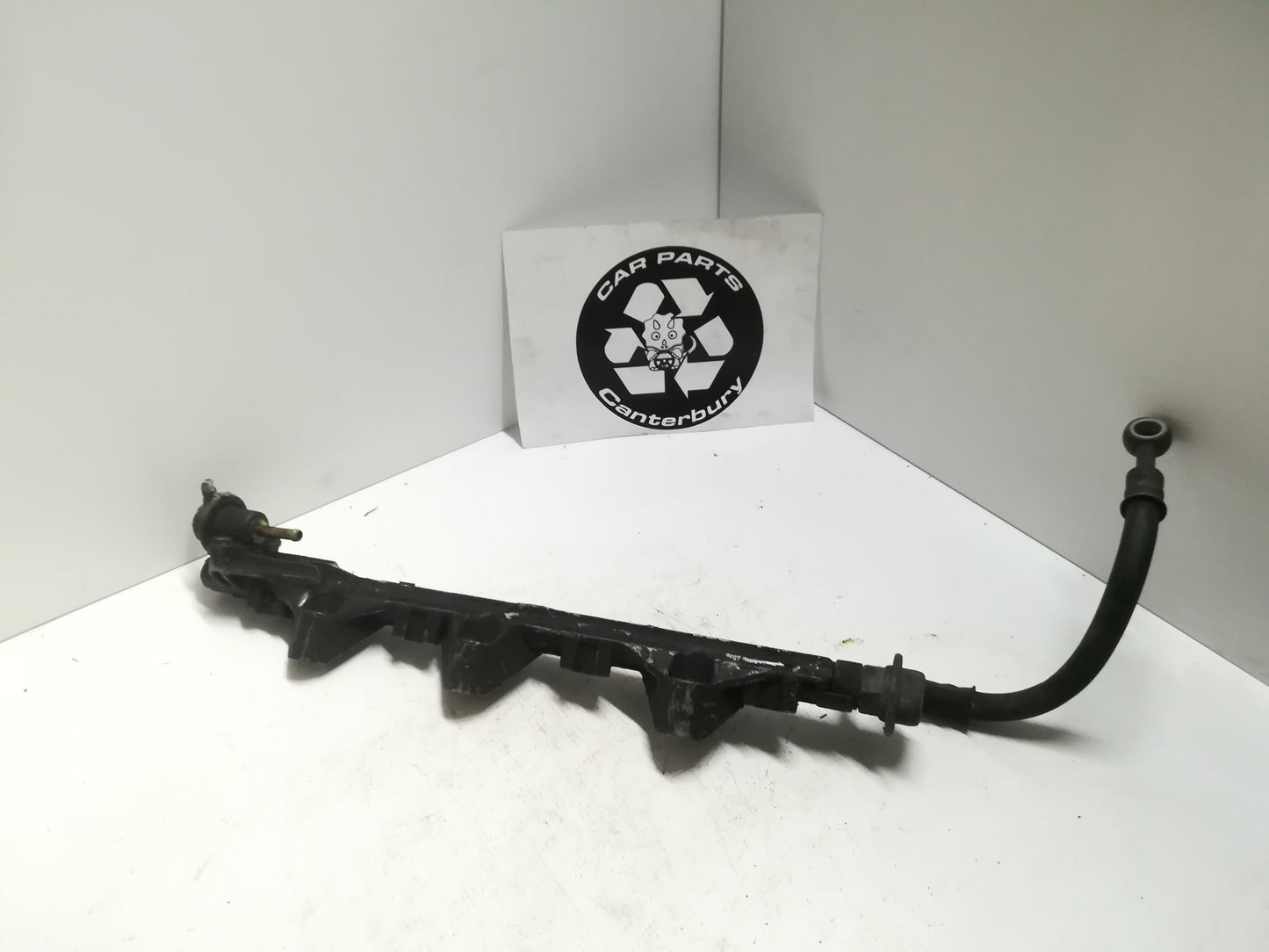 Fuel rail with line