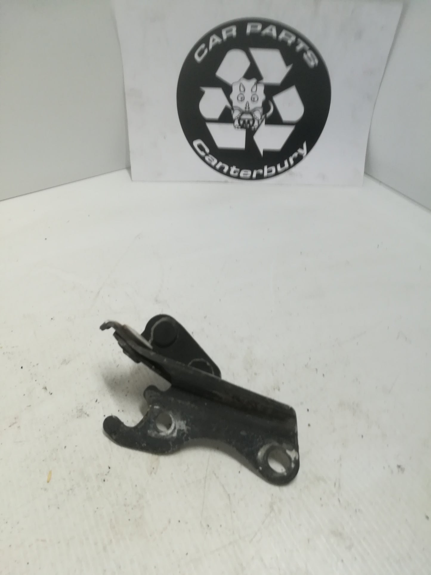 Engine Cover Hinge R