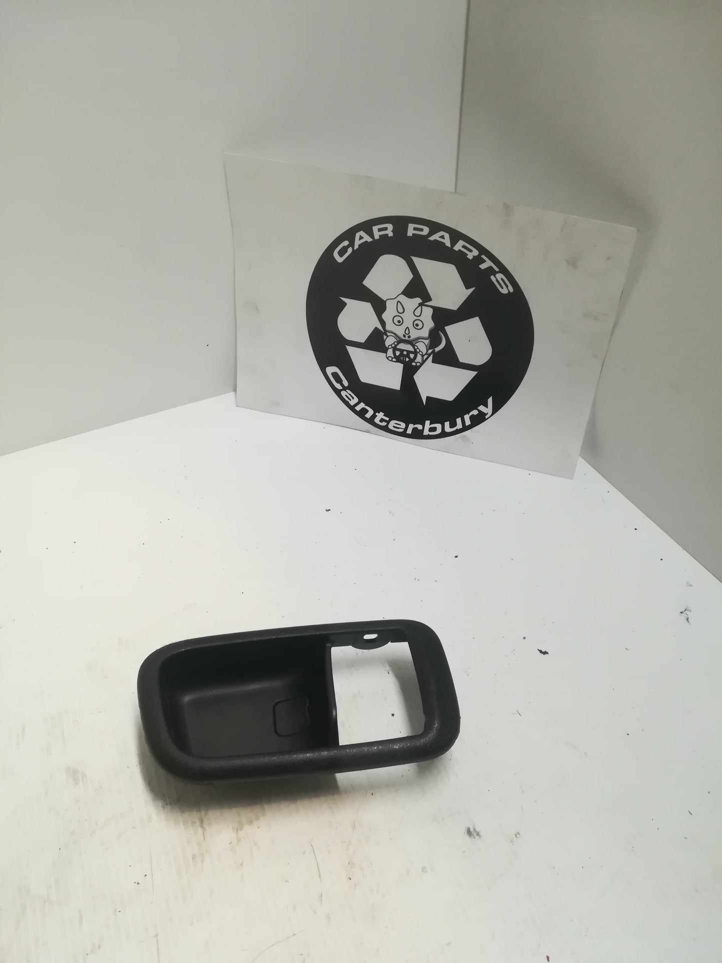 Door cup R