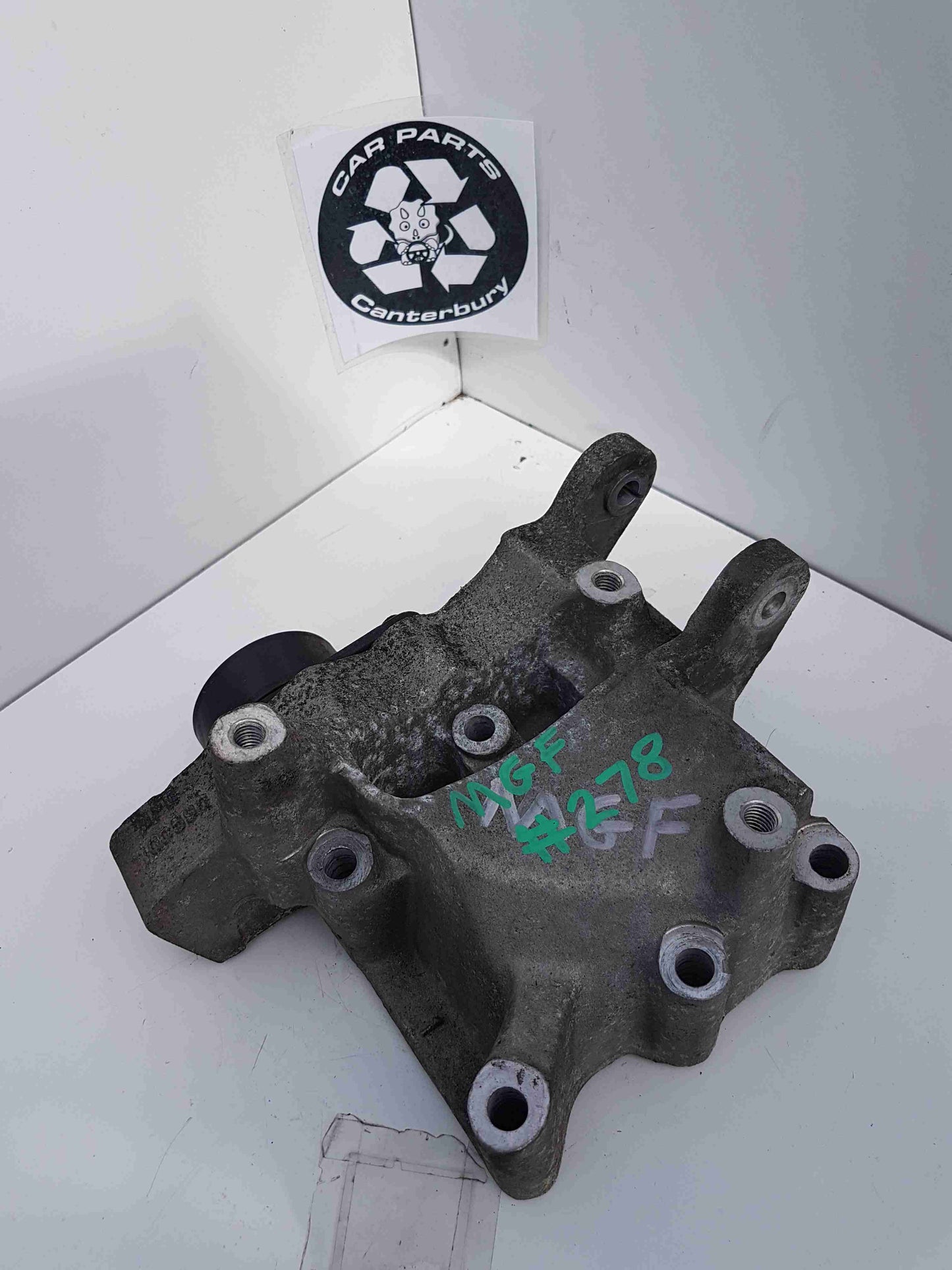 Mgf bracket with idler