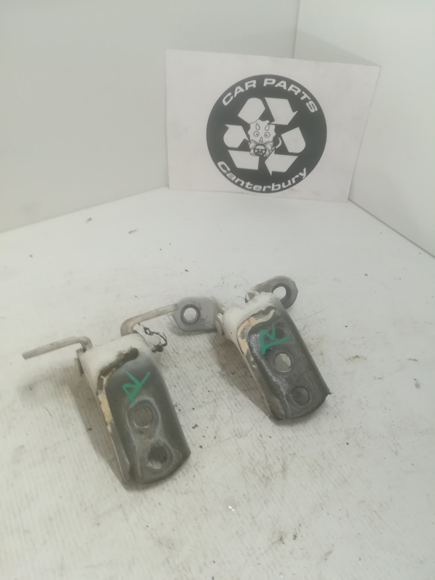 Door Hinge R - Pair