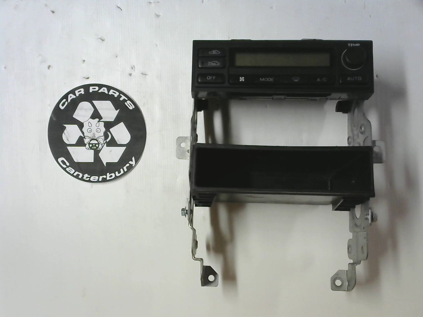 Heater Controls & Trim Pocket & Stereo Brackets 27500 0V500