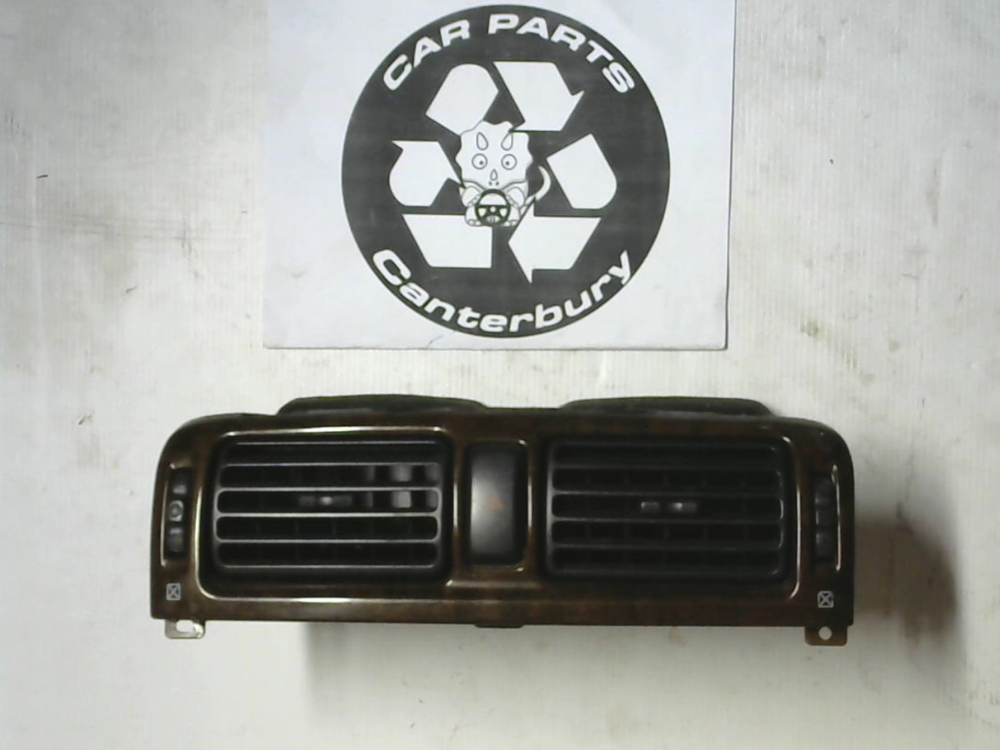 Dash Center Vents - Woodgrain
