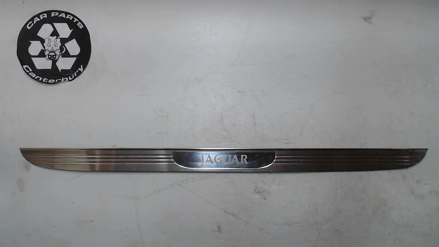 Door Step Emblem F/L - Chrome