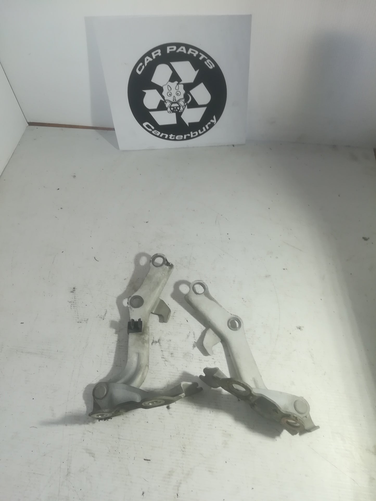 Bonnet hinges